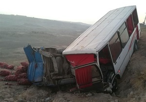 واژگونی مینی بوس در سمنان ۱۱ زخمی برجای گذاشت