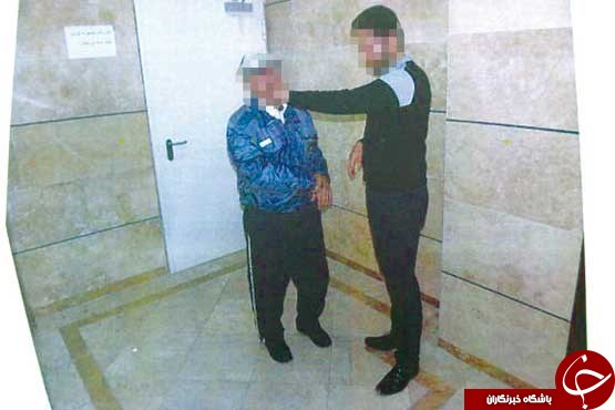 تصاویر بازسازی صحنه قتل نگهبان در مجتمع مسکونی تصاویر بازسازی صحنه قتل نگهبان در مجتمع مسکونی