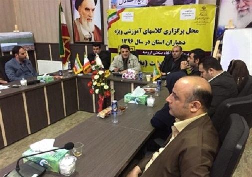 مرزنشینان صرفاً بر درآمدهای مرزی تکیه نکنند