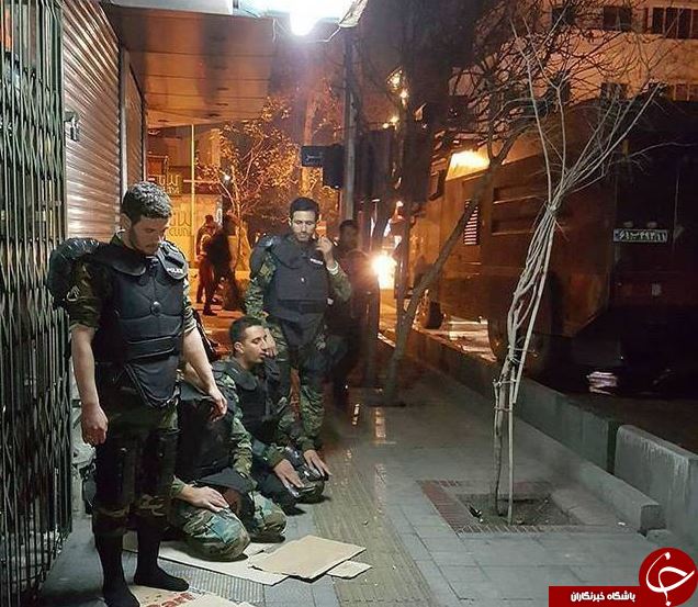 تصویری دیدنی از نماز اول وقت نیروهای یگان ویژه