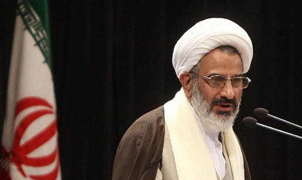 خیلی از خواص در فتنه ۸۸ سقوط کردند/ هرکس دل رهبری را بلرزاند، در جبهه مخالف ما است