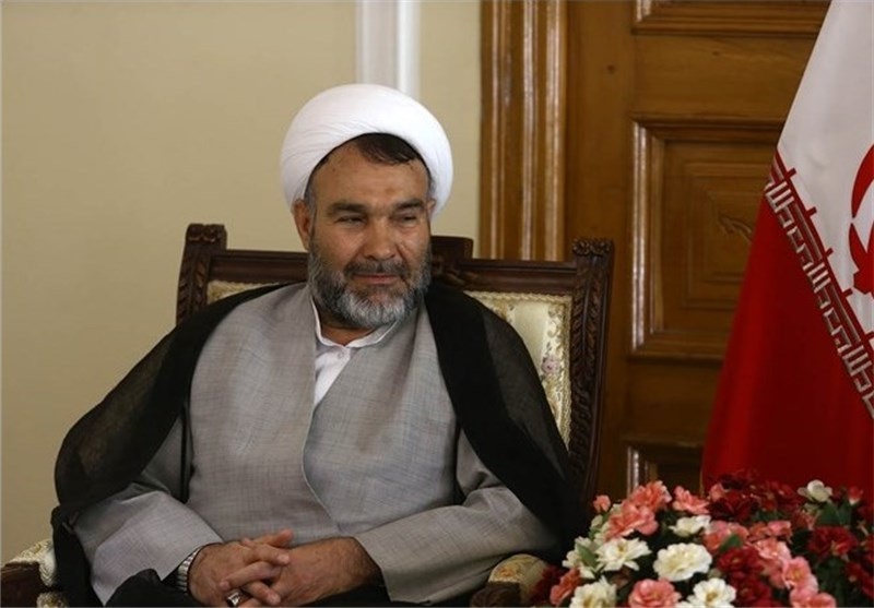 مشکلات کف خیابان حل نمی‌شود/دشمنان به دنبال اهداف سیاسی خود هستند