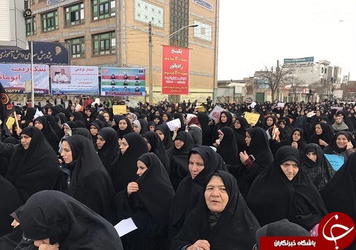 خروش مردم تاکستان علیه آشوبگران