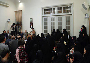 رهبر انقلاب: دشمن همواره منتظر فرصت برای ضربه زدن به ملت ایران بوده است