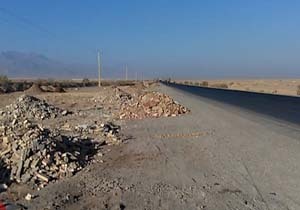 دپوی نخاله‌های ساختمانی مجاورت جاده در خضرآباد + فیلم