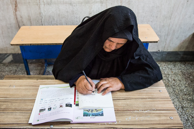 جزئیاتی از سواد آموزی مهاجرین افغانستانی در ایران