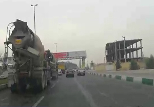تردد کامیون در لاین سبقت/ از لایی‌کشی تا سرعت غیر مجاز + فیلم