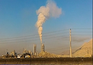 دود غلیظ کارخانه سیمان در آسمان پاک تهران + فیلم