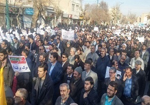 مردم قزوین در محکومیت آشوب‌ها راهپیمایی می‌کنند