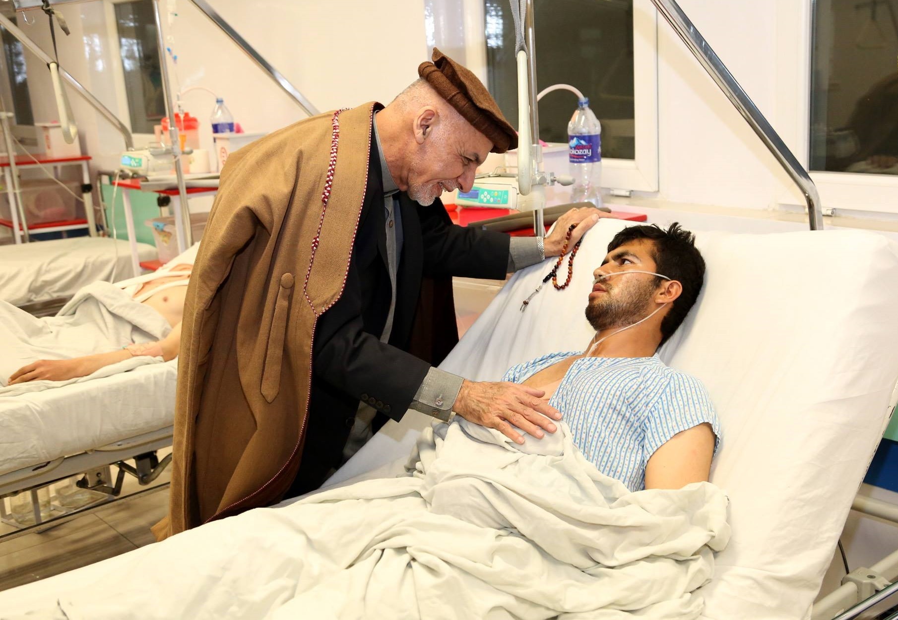 گزارش تصویری: عیادت &laquo;اشرف غنی&raquo; از مجروحین حادثه تروریستی کابل