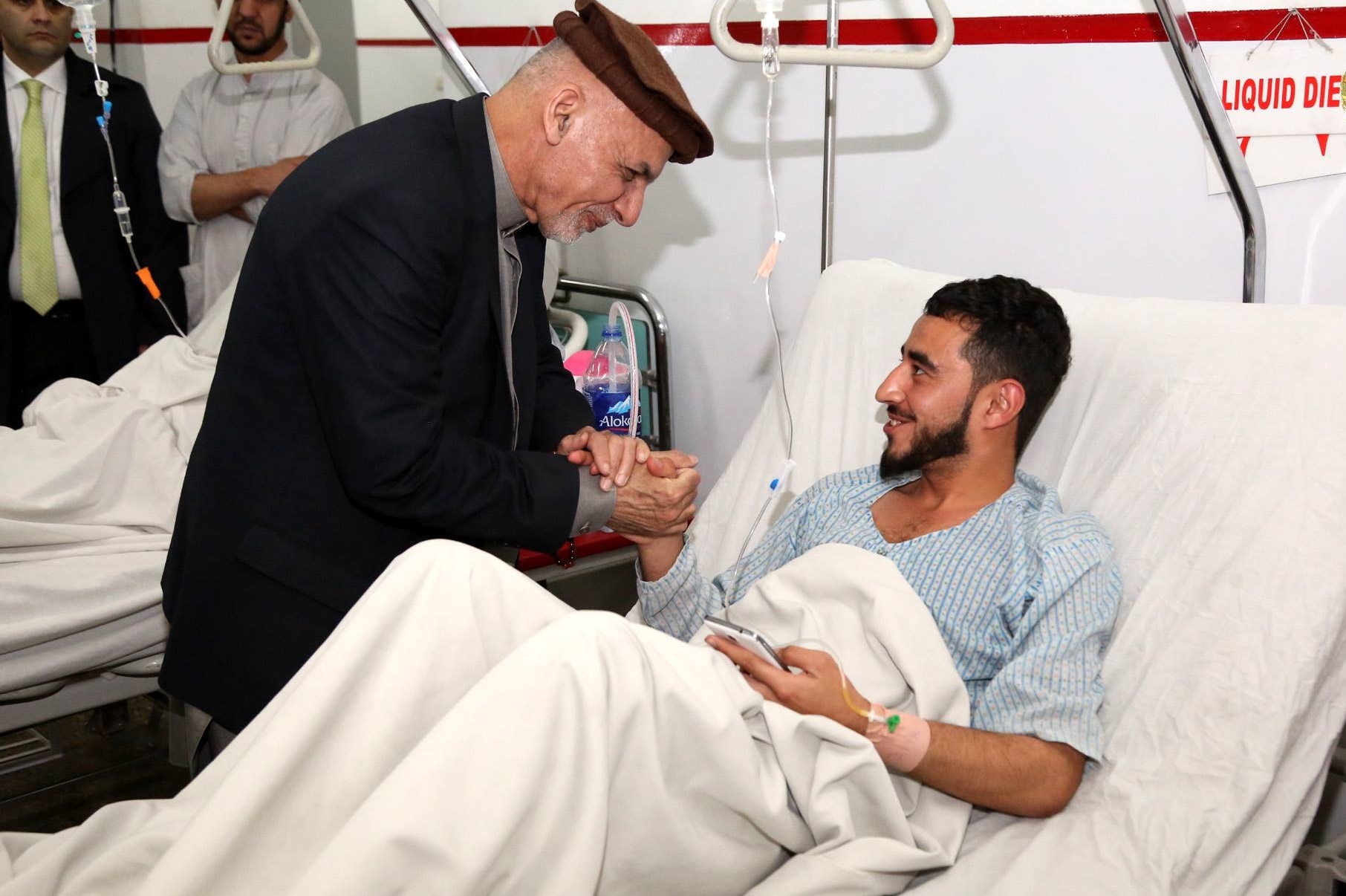 گزارش تصویری: عیادت &laquo;اشرف غنی&raquo; از مجروحین حادثه تروریستی کابل
