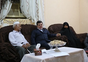 دیدار استاندار هرمزگان با خانواده شهدا دفاع مقدس