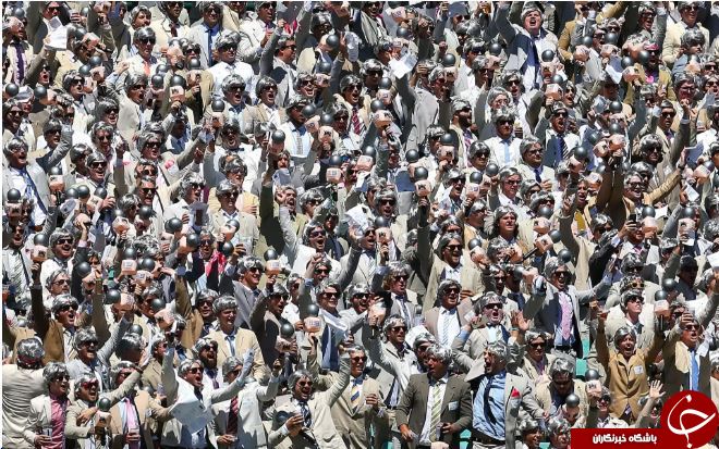 تصاویر روز: از تمرینات نظامی راهبه&zwnj;ها در هوای برفی تا شکار کوسه در سومالی