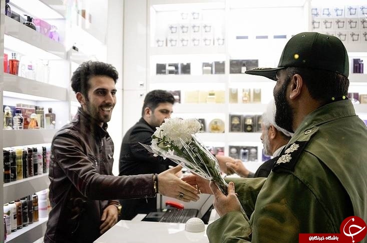 رفتار جالب نظامیان با کسبه خیابان ولیعصر (عج) +تصاویر