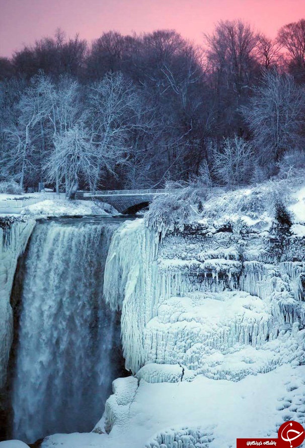 تصاویری شگفت&zwnj;انگیز از آبشارهای یخ زده&lrm;