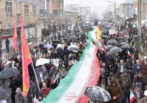 شکوه وحدت با حضور پرشور مردم در بارش برف
