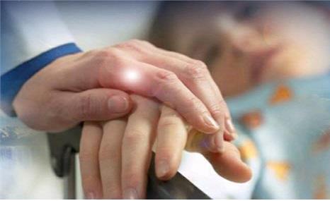 بیش از ۹۰۰ بیمار صعب العلاج تحت حمایت کمیته امداد آذربایجان غربی
