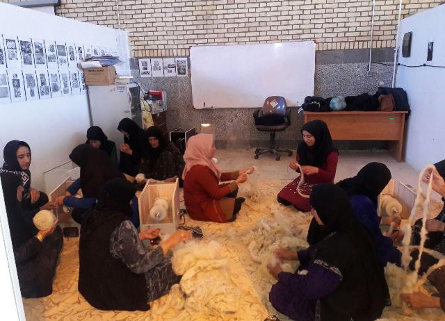 برگزاری دوره آموزشی نخ ریسی در ملکشاهی