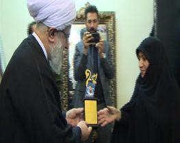 دیدارنماینده مردم گیلان در مجلس خبرگان با خانواده شهید مدافع حرم