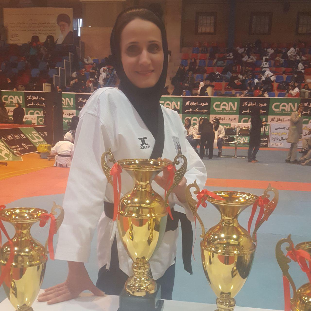 پومسه رو جیرفتی بر سکوی نخست مسابقات لیگ برتر تکواندو کشور
