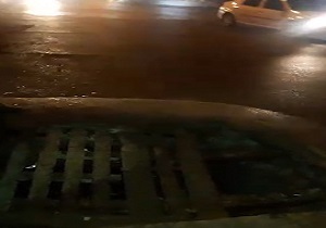 تردد خودروها بر روی چاه فاضلاب در کرمانشاه + فیلم