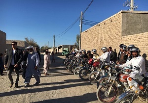 توزیع ۱۰۰ کلاه ایمنی دربین موتورسواران میرجاوه