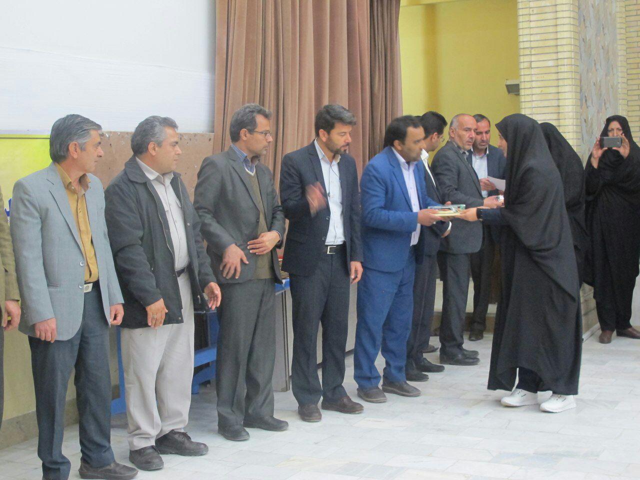 لزوم اهمیت و  اعتبار بخشیدن به پژوهش و پژوهشگران
