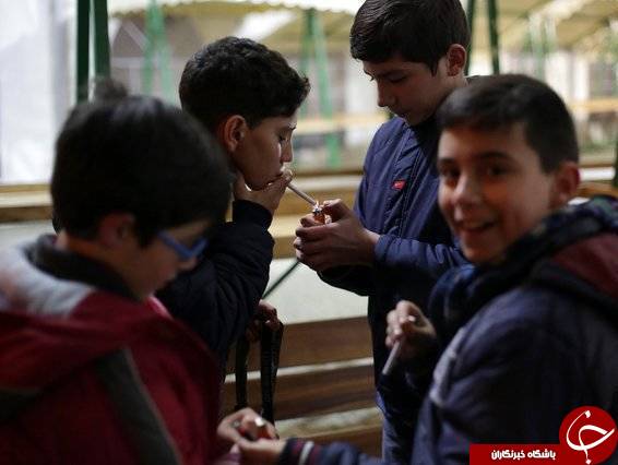 مراسم جنجالی سیگار کشیدن کودکان+تصاویر
