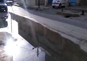 فوران فاضلاب در خیابان‌های اهواز + فیلم