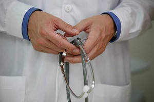 گرایش بی&zwnj;رویه پزشکان به حوزه درمان/ نباید تعصبی روی تکنولوژی سلامت داشته باشیم