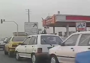 صف طولانی پمپ بنزین صالح آباد + فیلم