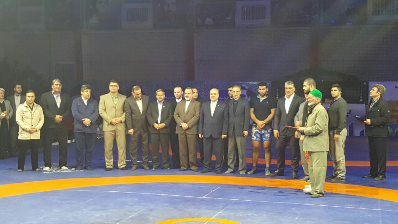 بازوبند پهلوانی به دست پهلوان جابر صادق زاده بسته شد