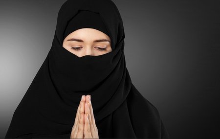 حداقل و حداکثر میزان عیدی ۹۷ کارگران مشخص شد/ اتاق عملیات &laquo;فتنه اقتصادی&raquo; کجاست؟/حمله به دختر محجبه&zwnj;۱۱ ساله با قیچی/در سال 97 چند نفر وام ازدواج ۱۵ میلیونی می&zwnj;گیرند؟