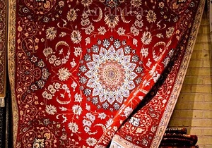 تولید قم به شکل اختصاصی بیشتر فرش ابریشم است