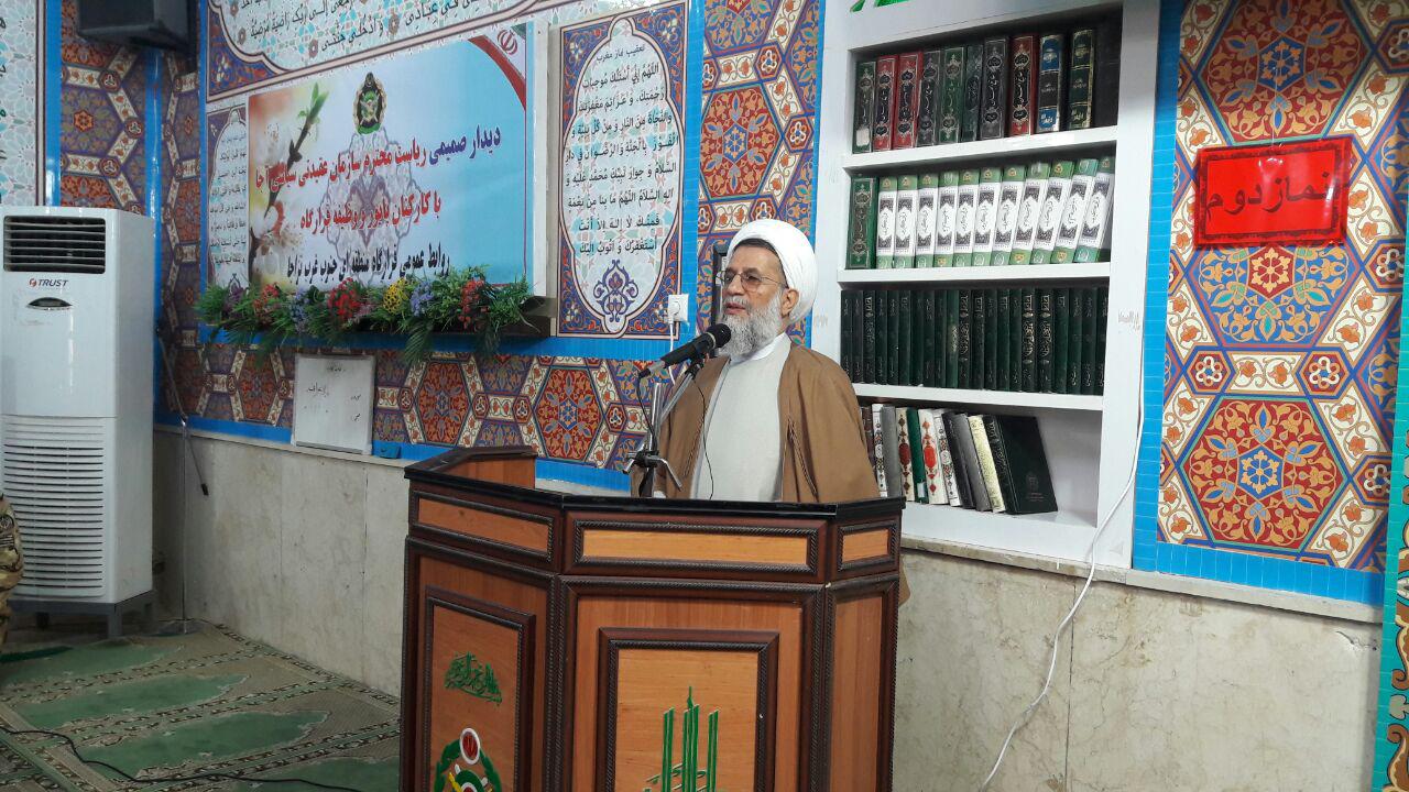 باید توان رزمی خود را به رخ دشمن بکشیم تا بداند در صحنه هستیم