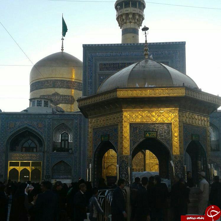 حال و هوای زائران در بارگاه ملکوتی امام رضا (ع) + فیلم و تصاویر