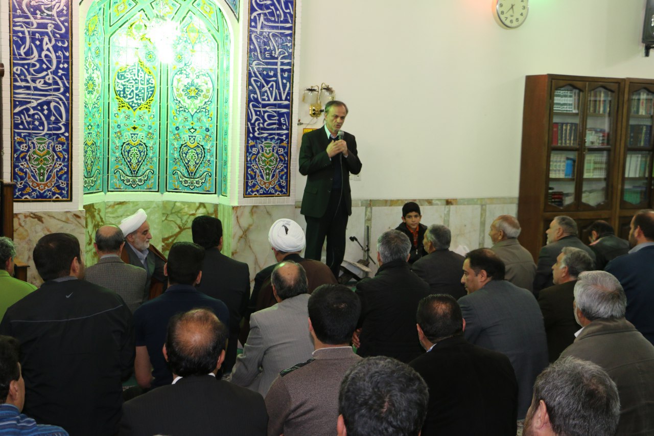 تورم نیرو در ادارات عامل فساد اداری است