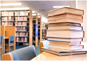 رف خوانی و وجین کردن کتب فرسوده در کتابخانه های استان