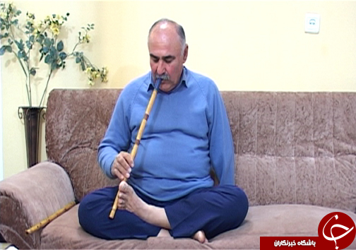 معلول مازنی که ساز بادی را با نت&zwnj;های اراده می&zwnj;نوازد