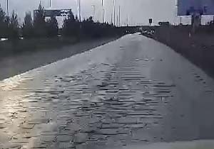 کمبود روکش آسفالت جاده در کوهپایه + فیلم