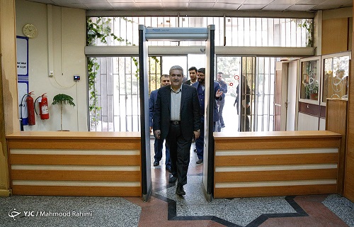 ستاری درب خروج معاونت علمی را به آقازاده ها نشان داد