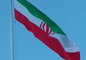 اهتزاز پرچم مقدس ایران در روستای «میانگران سفلی» + فیلم