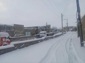 بسته شدن راه ارتباطی 60 روستای بستان آباد دراثر بارش اولین برف زمستانی