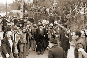 اولین سخنان امام خمینی بعد از فرار شاه +فیلم