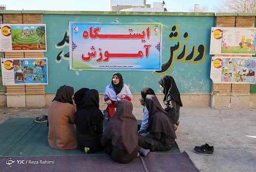 حمایت های روانی هلال احمر پس از زلزله توسط تیم سحر برای دانش آموزان