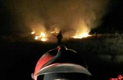 با تلاش آتش نشانان آتش سوزی باغات صومعه مهار شد