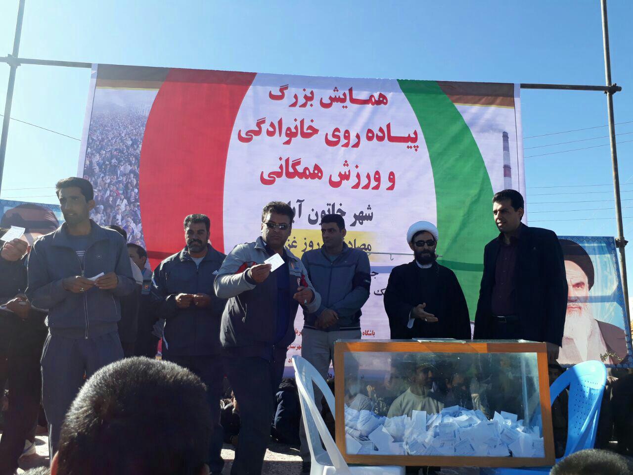 برگزاری همایش پیاده روی خانوادگی و همگانی در خاتون آبادِ شهربابک + تصاویر