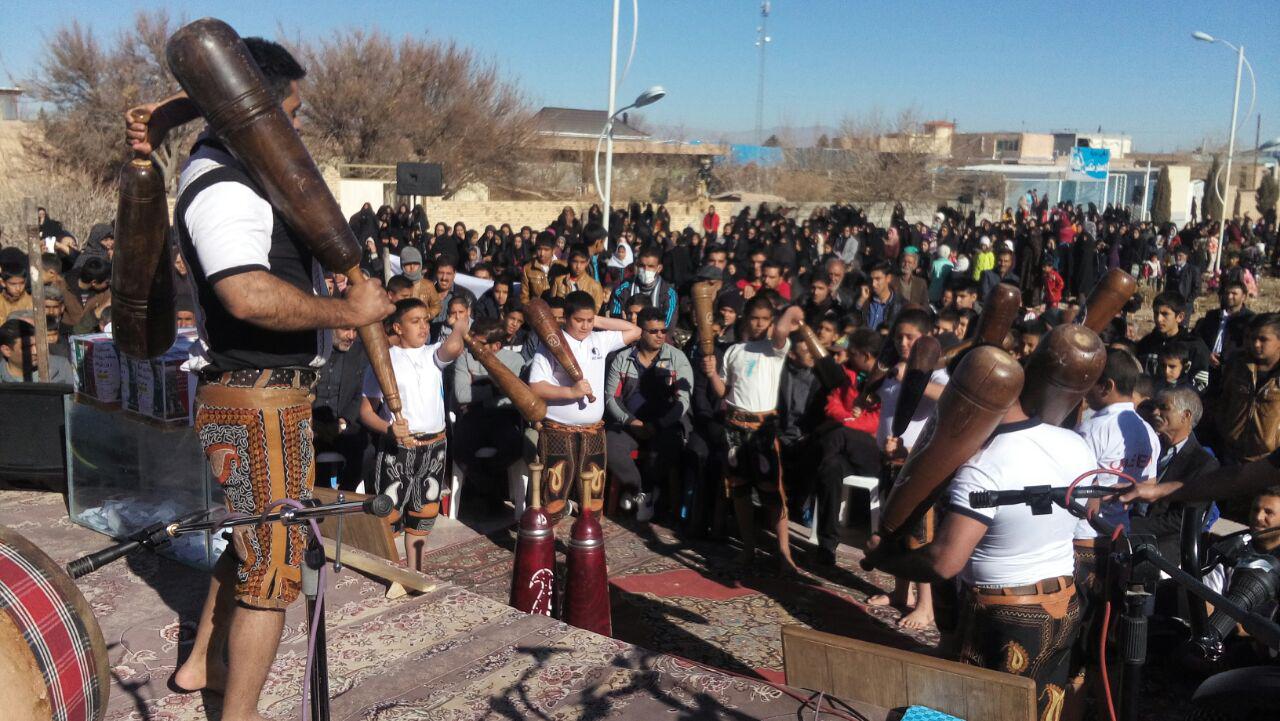 برگزاری همایش پیاده روی خانوادگی و همگانی در خاتون آبادِ شهربابک + تصاویر
