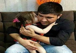 لحظه فروریختن دیوار روی خودروها در دزفول + فیلم