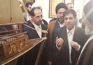 ساخت قرآن کشتی مطلا با هزینه ی شخصی بوده است